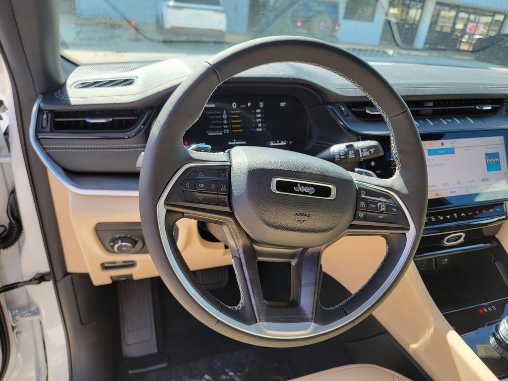 new 2026 Jeep Grand Cherokee car, priced at $40,992