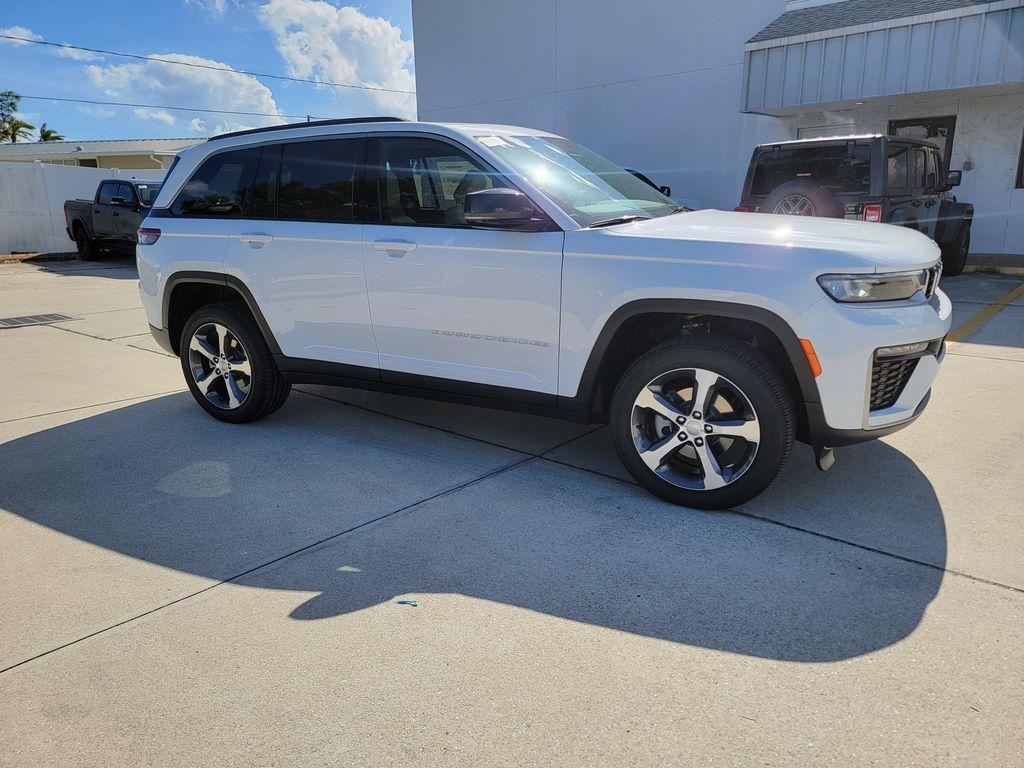 new 2026 Jeep Grand Cherokee car, priced at $40,992
