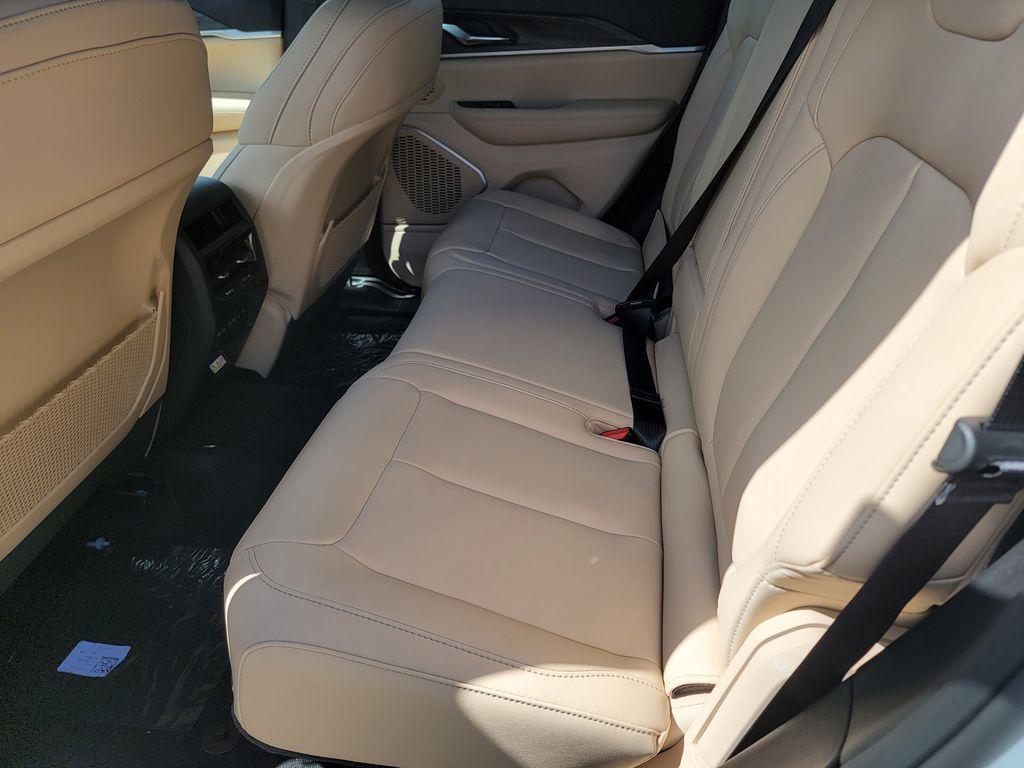new 2026 Jeep Grand Cherokee car, priced at $40,992