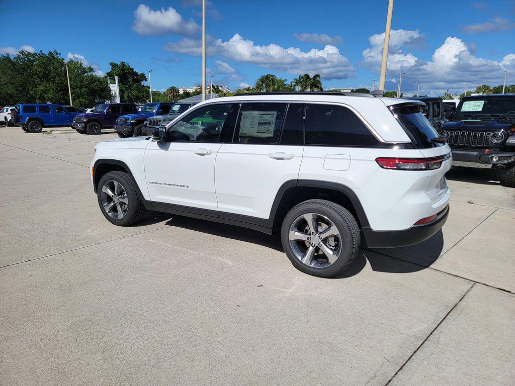 new 2026 Jeep Grand Cherokee car, priced at $40,992