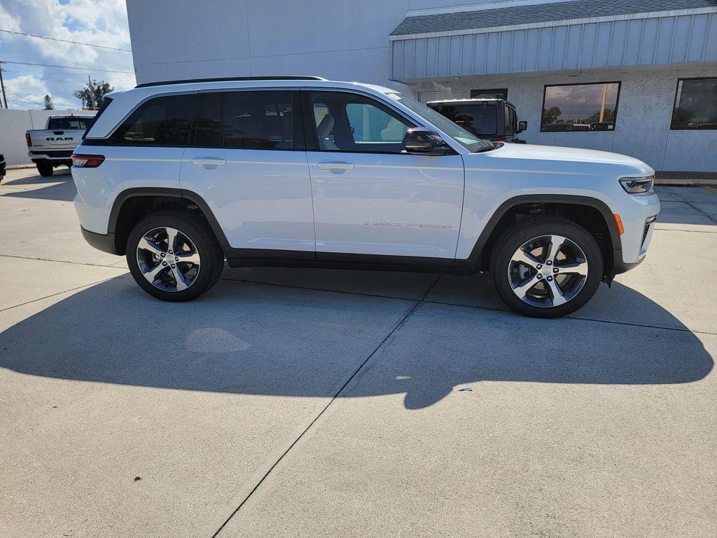 new 2026 Jeep Grand Cherokee car, priced at $40,992