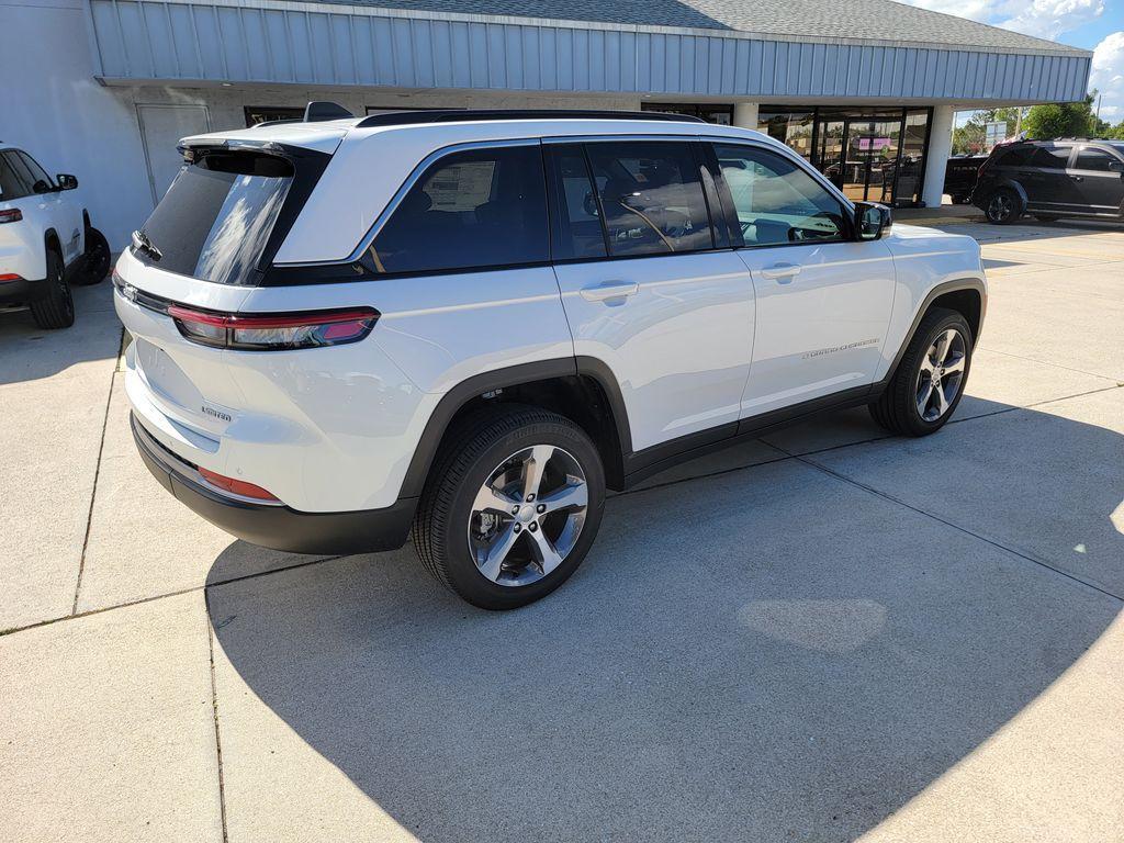 new 2026 Jeep Grand Cherokee car, priced at $40,992