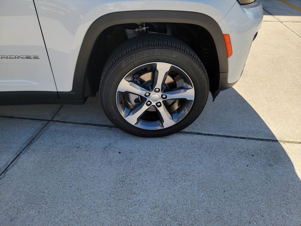 new 2026 Jeep Grand Cherokee car, priced at $40,992