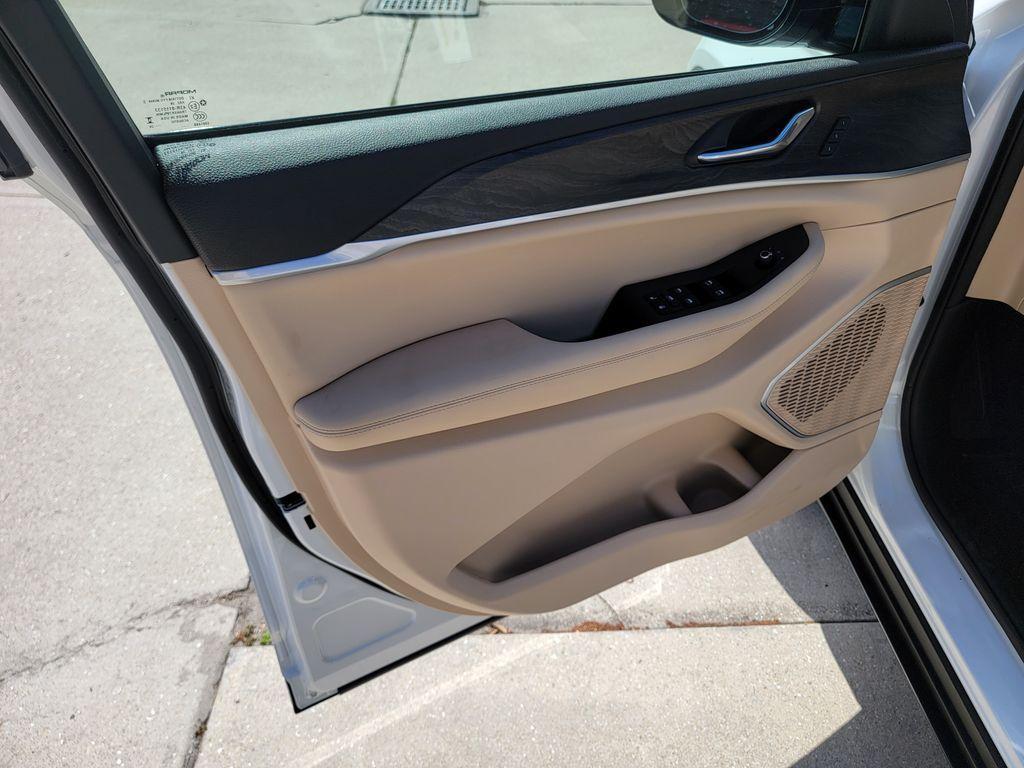new 2026 Jeep Grand Cherokee car, priced at $40,992