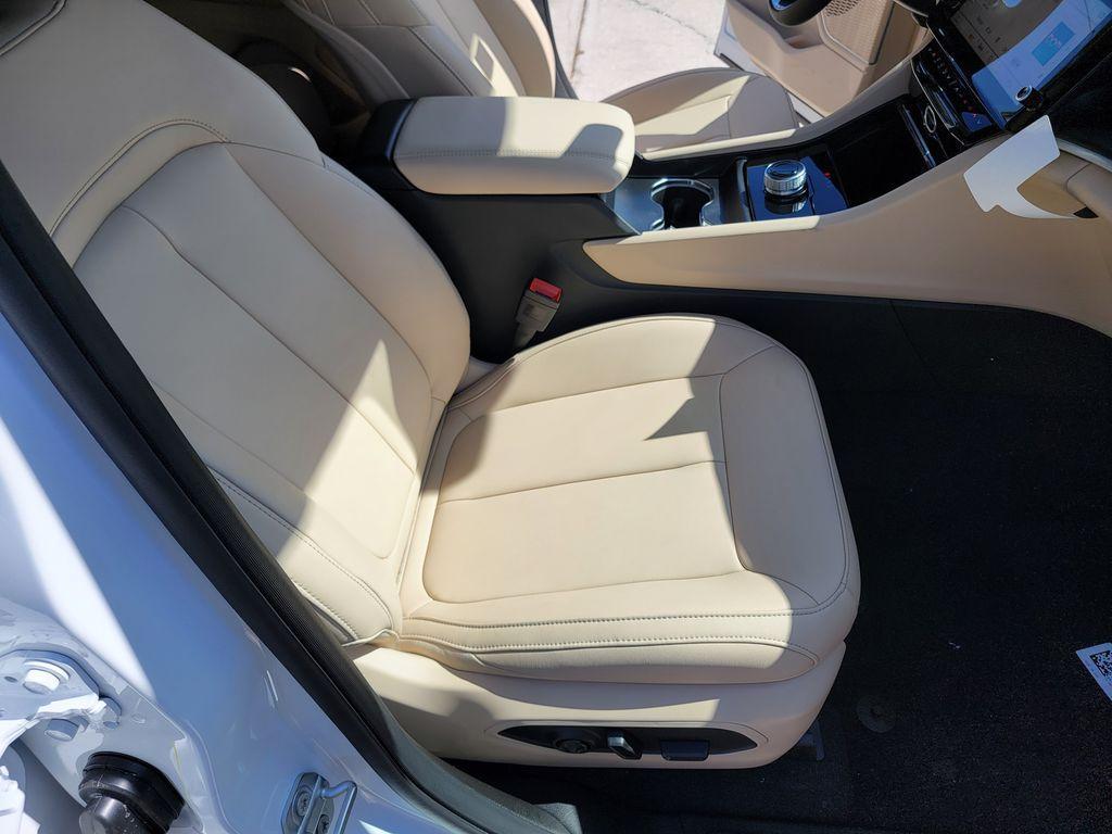 new 2026 Jeep Grand Cherokee car, priced at $40,992
