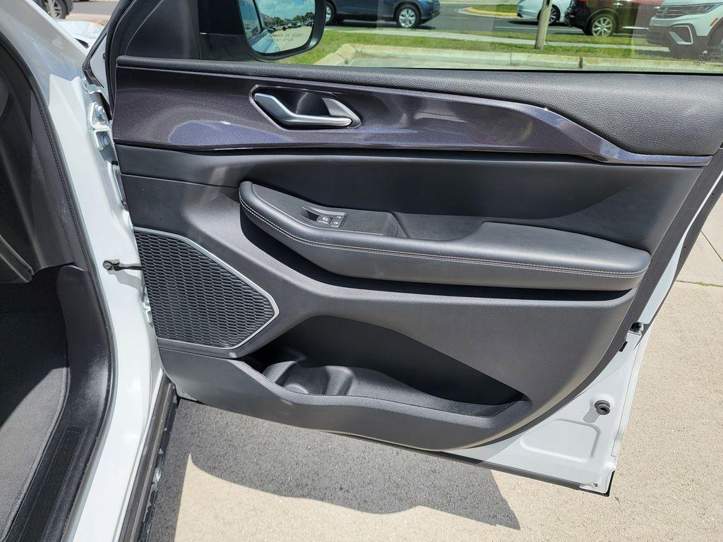used 2021 Jeep Grand Cherokee L car, priced at $25,977