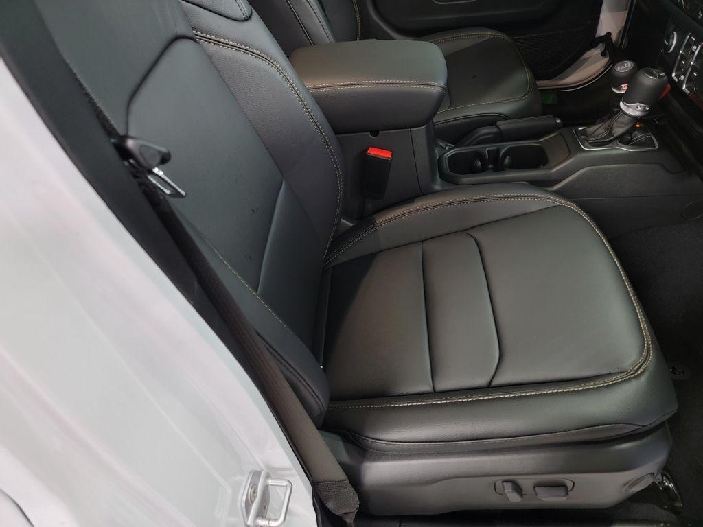 new 2026 Jeep Gladiator car, priced at $43,080