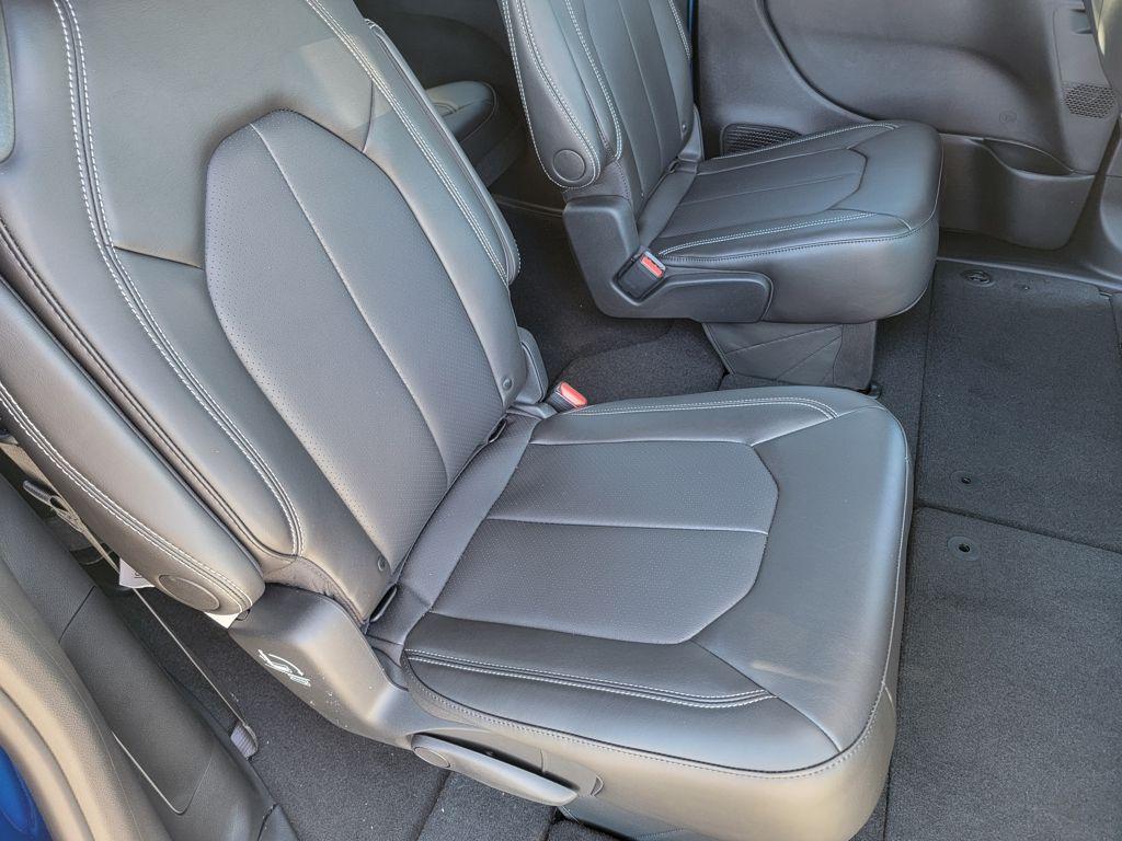 new 2026 Chrysler Pacifica car, priced at $38,886