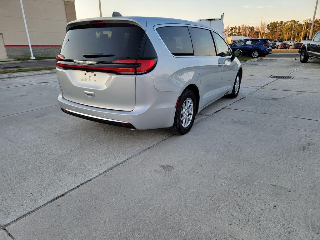 new 2026 Chrysler Pacifica car, priced at $38,906