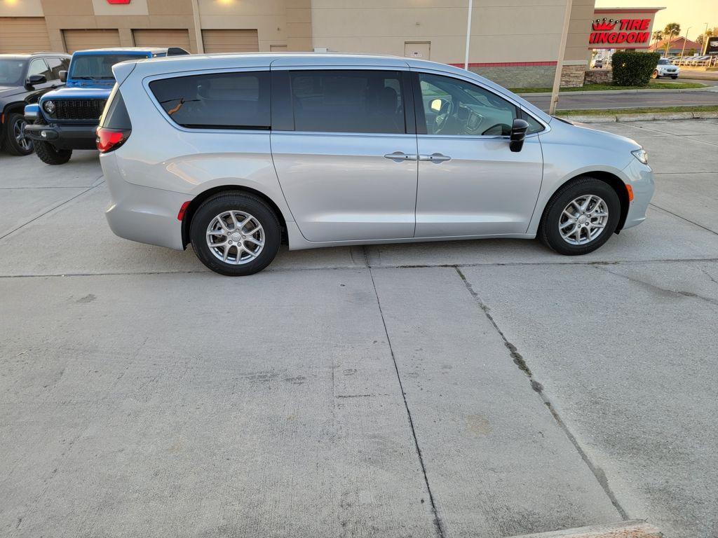 new 2026 Chrysler Pacifica car, priced at $38,906