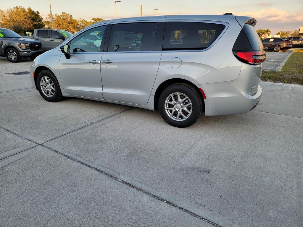 new 2026 Chrysler Pacifica car, priced at $38,906