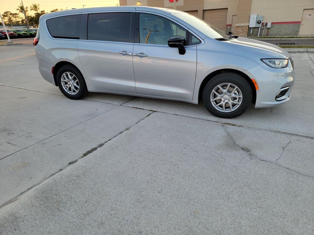 new 2026 Chrysler Pacifica car, priced at $38,906