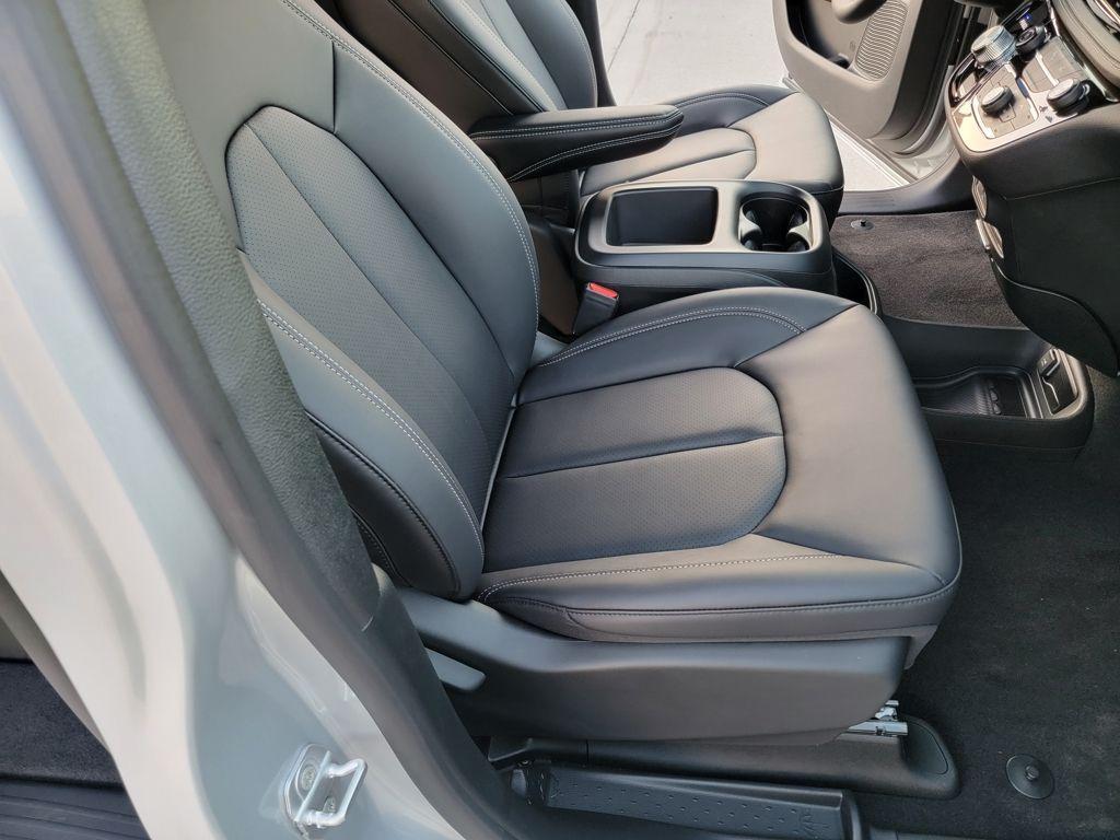 new 2026 Chrysler Pacifica car, priced at $38,906