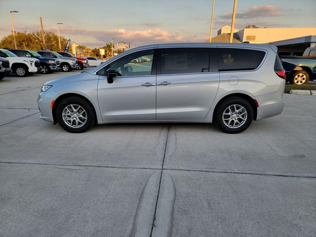 new 2026 Chrysler Pacifica car, priced at $38,906