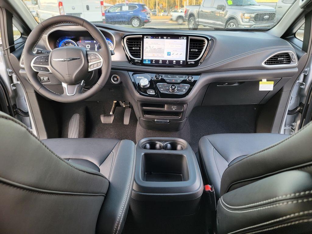 new 2026 Chrysler Pacifica car, priced at $38,906