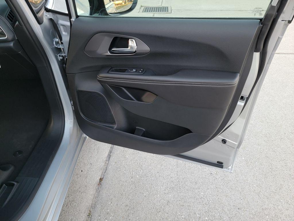 new 2026 Chrysler Pacifica car, priced at $38,906