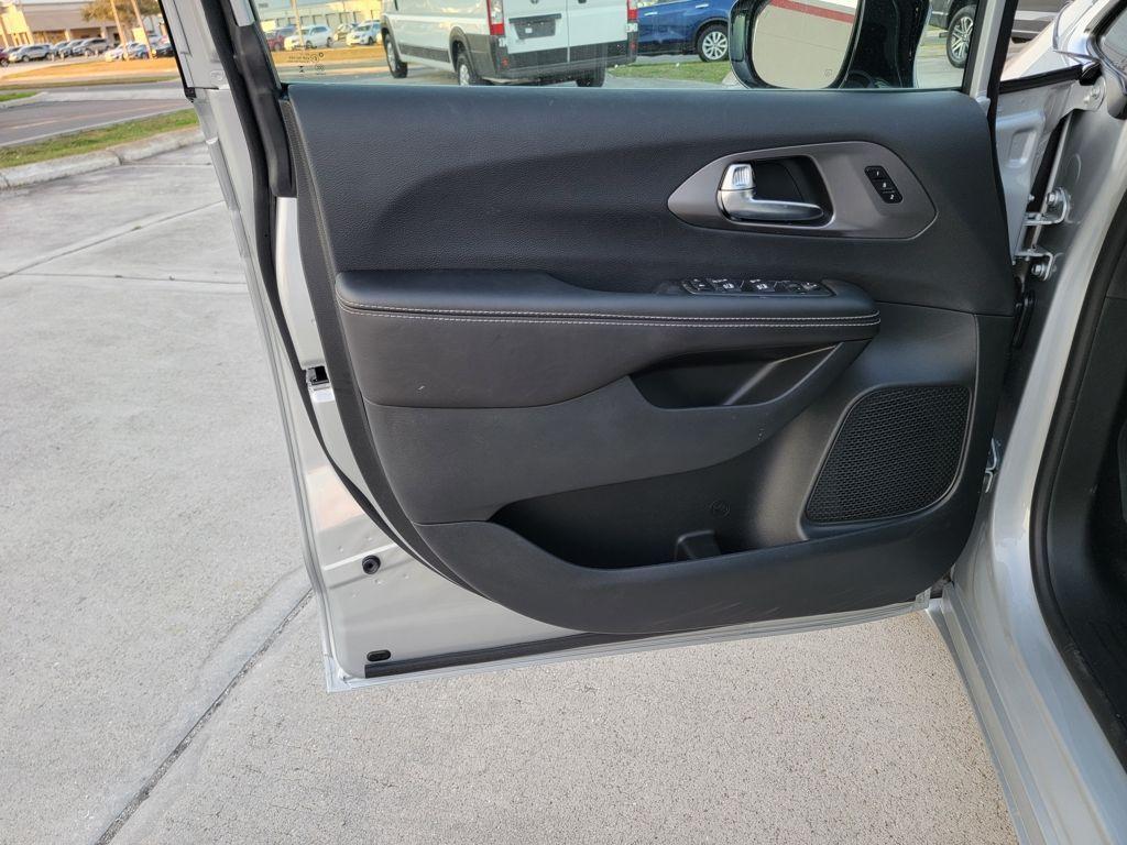 new 2026 Chrysler Pacifica car, priced at $38,906