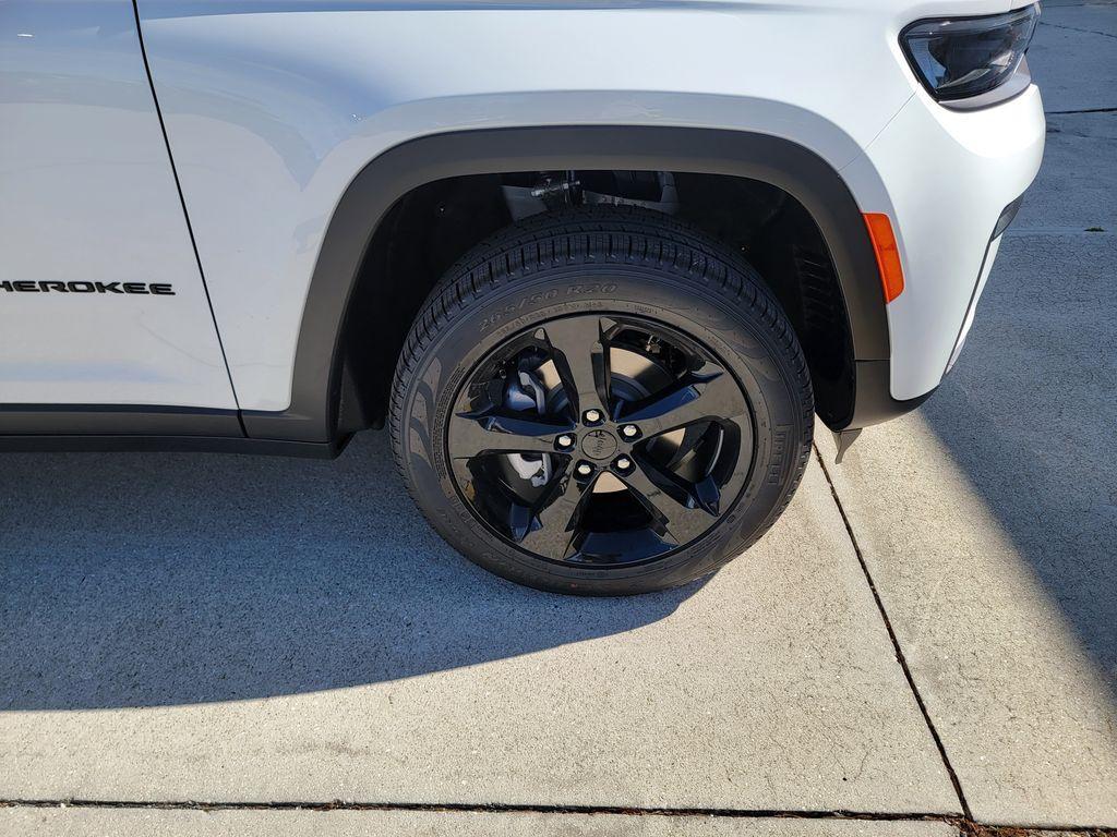 new 2026 Jeep Grand Cherokee car, priced at $42,728