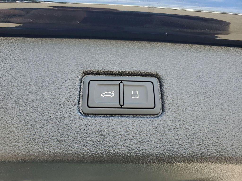 new 2026 Audi Q7 car, priced at $69,882