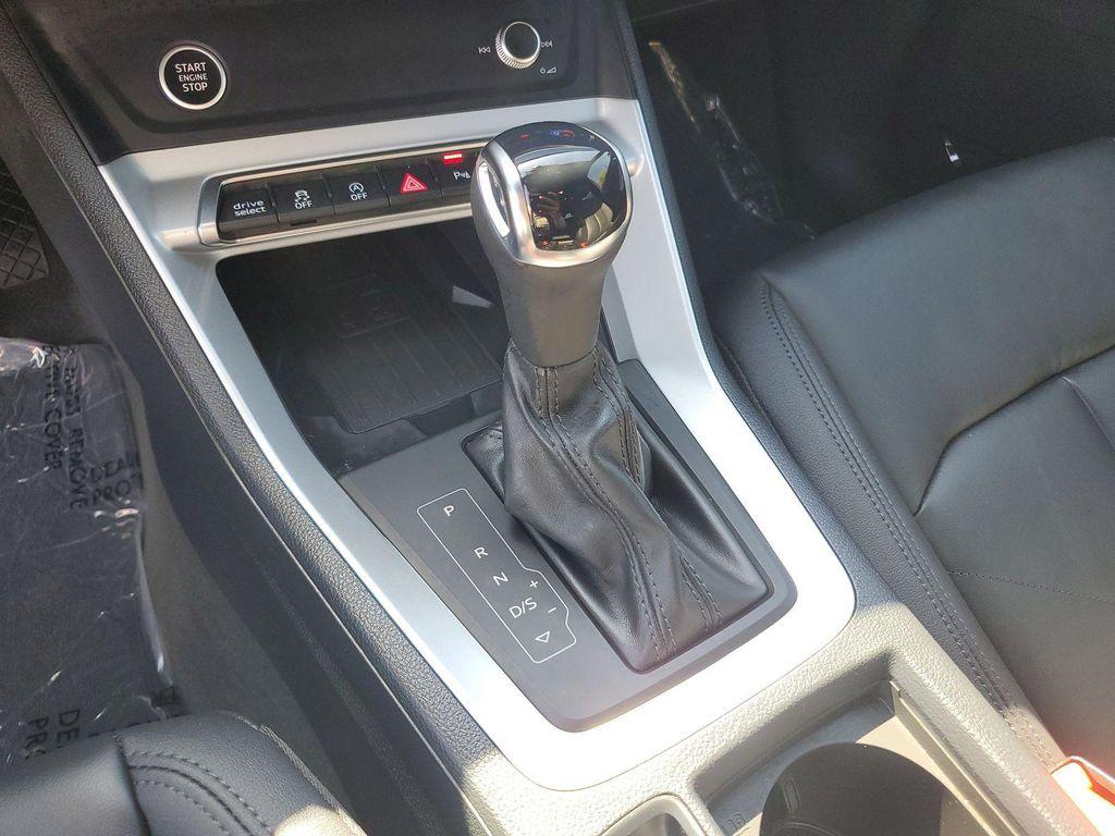 Audi Q3 view 27