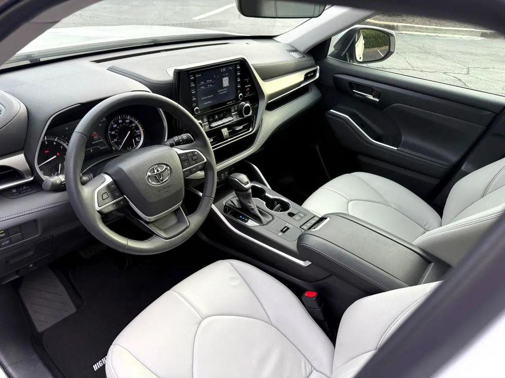2022 Wind Chill Pearl Toyota Highlander