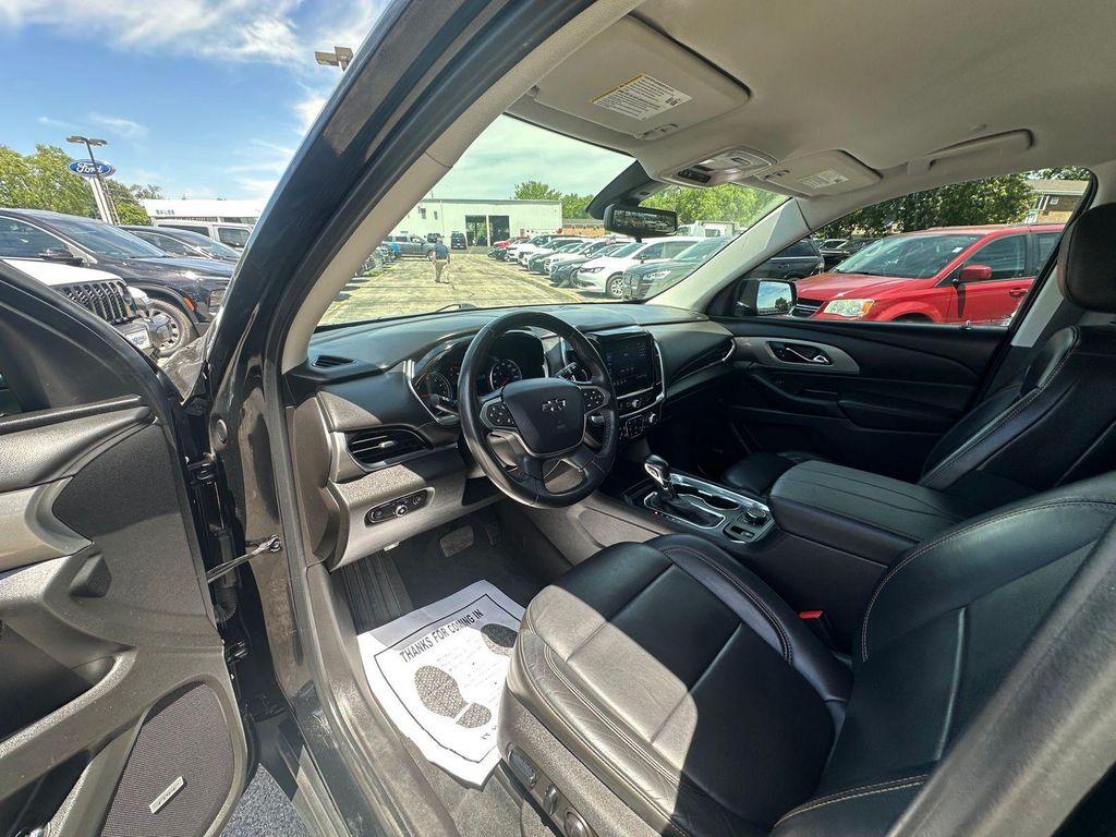 used 2021 Chevrolet Traverse car, priced at $27,874