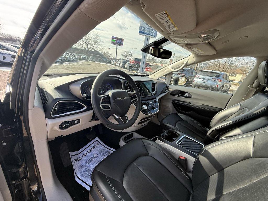 used 2023 Chrysler Pacifica car, priced at $25,496