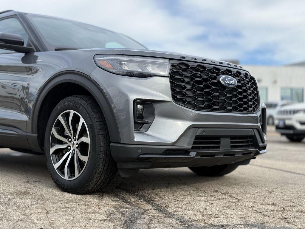 used 2025 Ford Explorer car, priced at $39,998