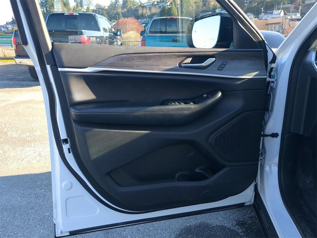 used 2023 Jeep Grand Cherokee car, priced at $30,181