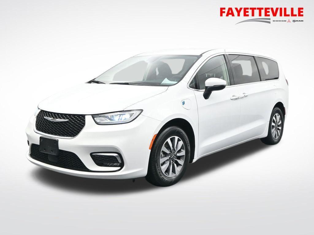 used 2023 Chrysler Pacifica Hybrid car, priced at $23,657