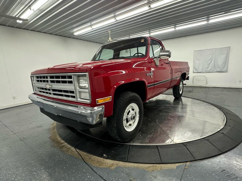 used 1986 Chevrolet Suburban car, priced at $29,900