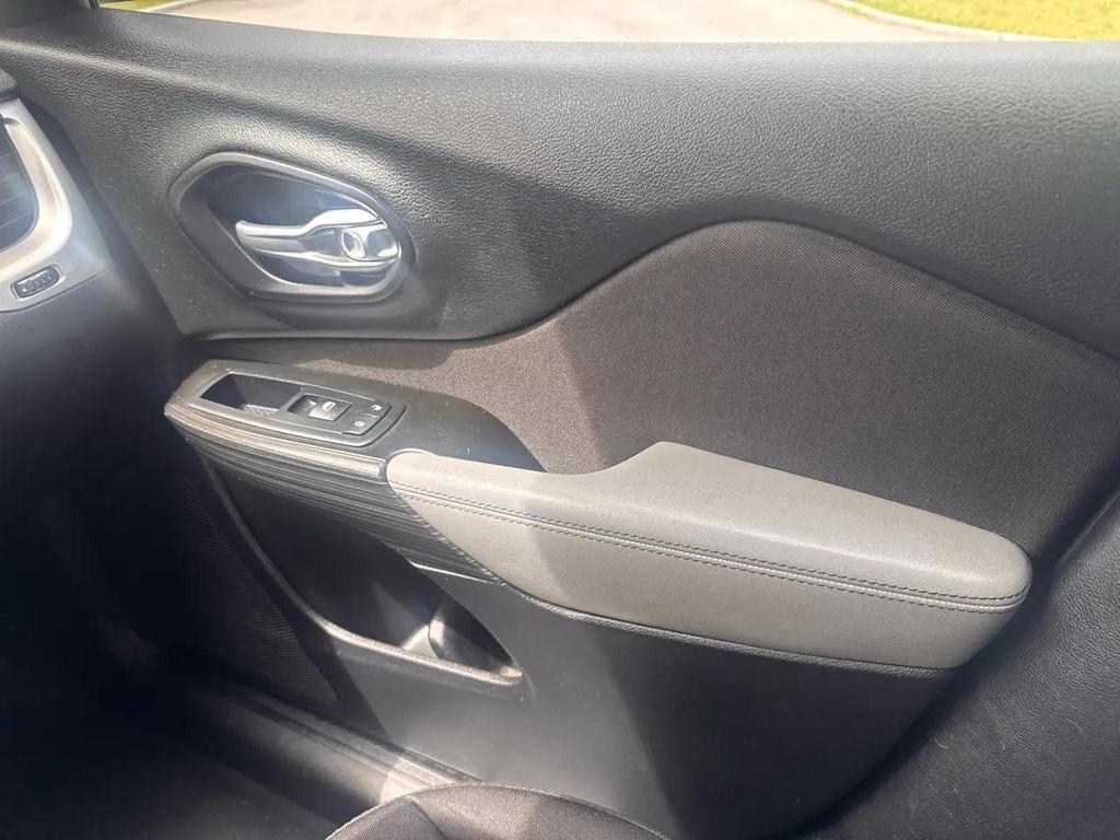 used 2014 Jeep Cherokee car, priced at $10,495