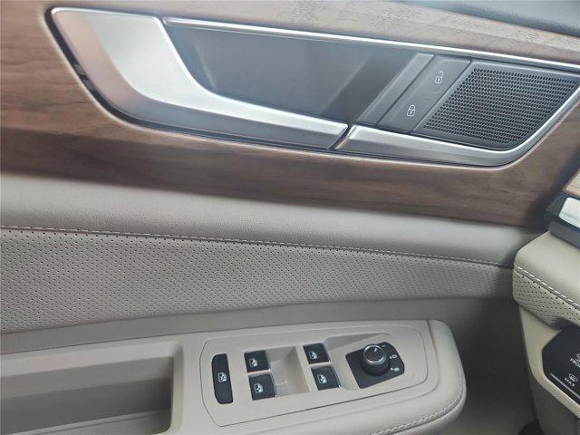 new 2026 Volkswagen Atlas car, priced at $44,216