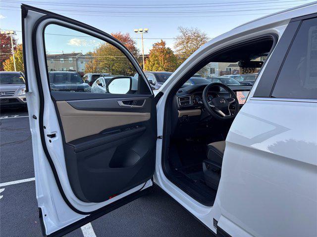 new 2026 Volkswagen Atlas Cross Sport car, priced at $39,419