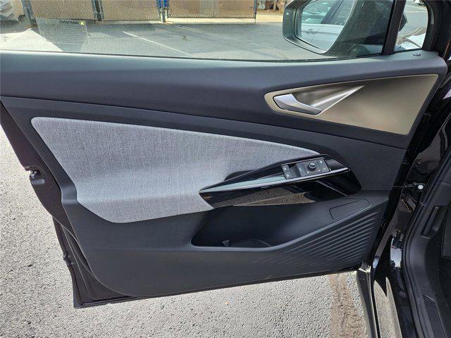 new 2025 Volkswagen ID.4 car, priced at $39,410