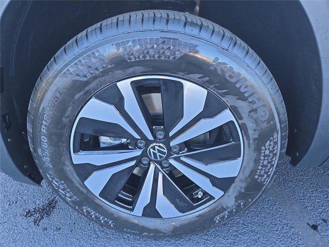 new 2026 Volkswagen Atlas car, priced at $38,928