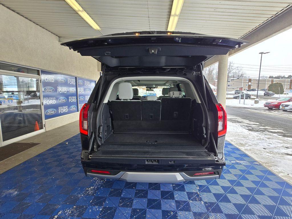 used 2025 Ford Expedition car, priced at $70,000