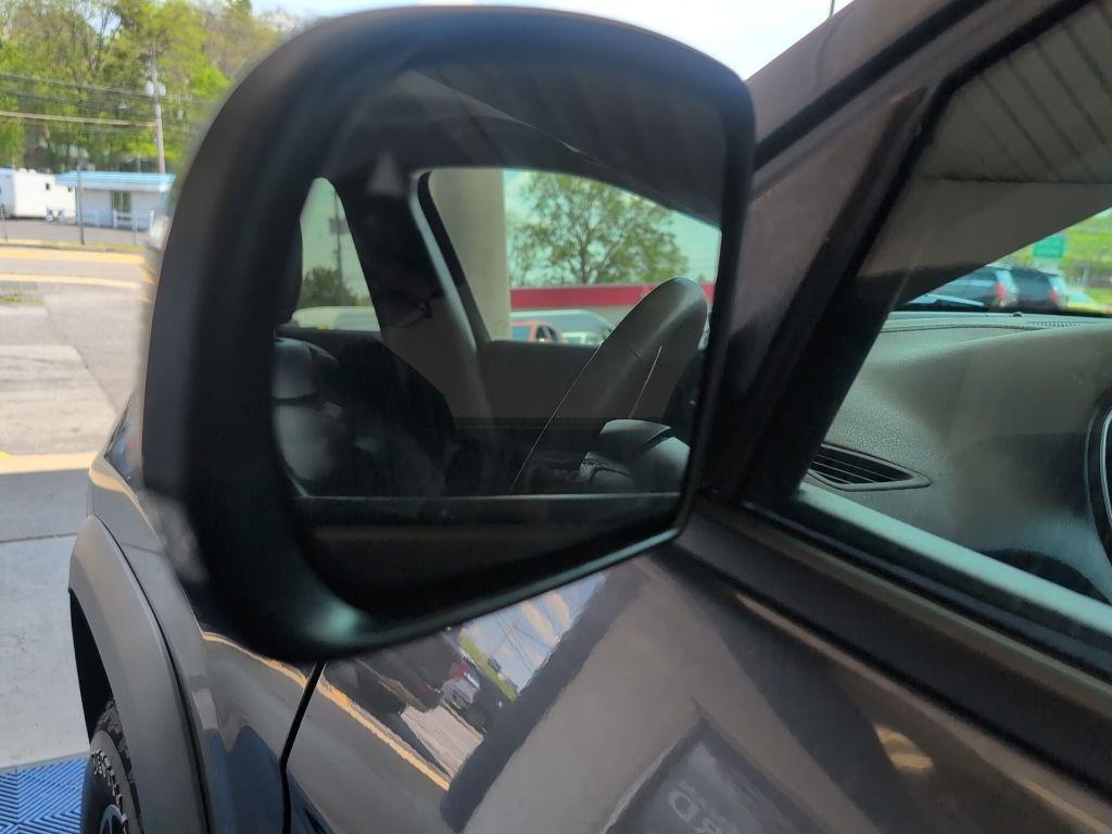 used 2022 Jeep Cherokee car, priced at $23,995