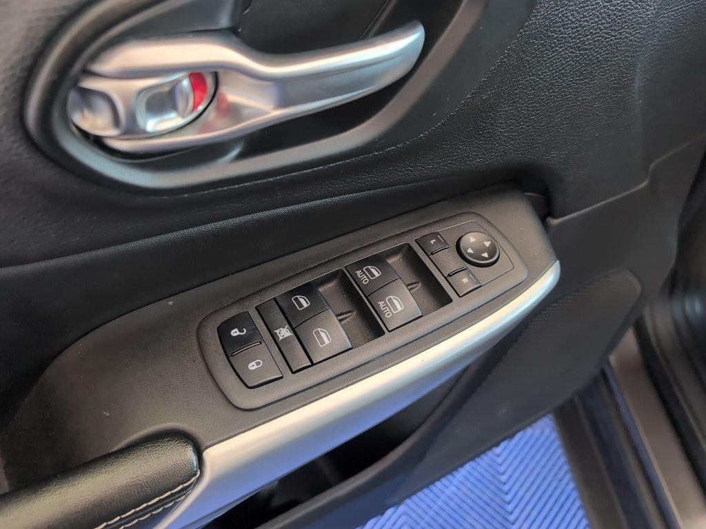 used 2022 Jeep Cherokee car, priced at $23,995