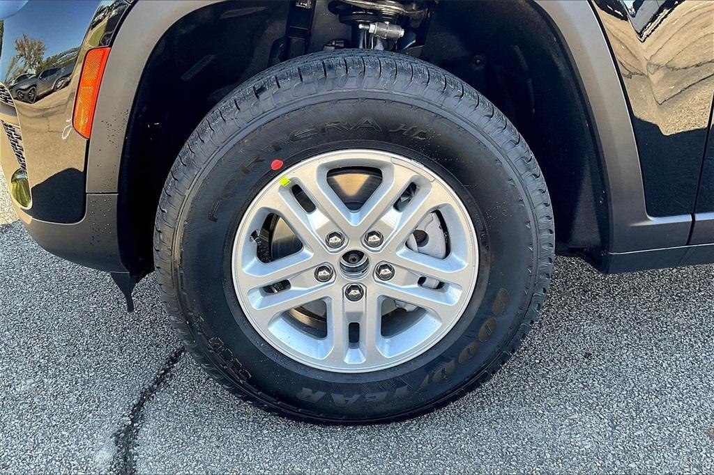 new 2025 Jeep Grand Cherokee car, priced at $34,223