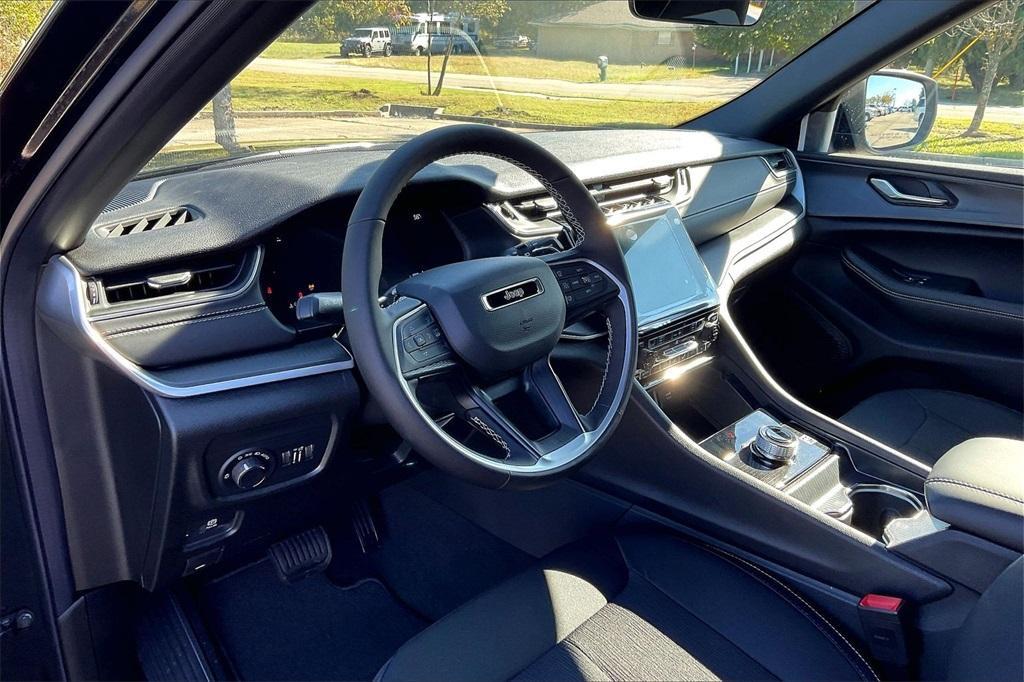 new 2025 Jeep Grand Cherokee car, priced at $34,223