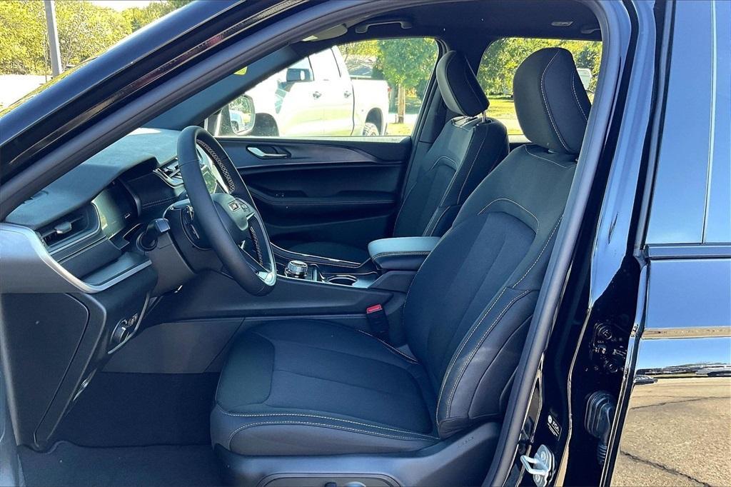 new 2025 Jeep Grand Cherokee car, priced at $34,223