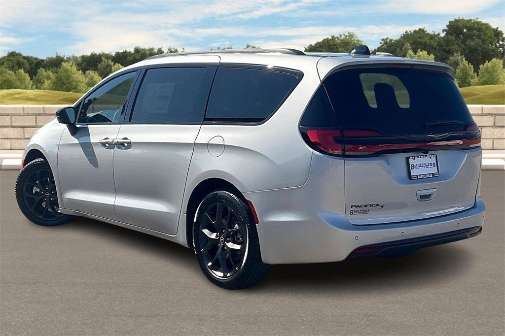 new 2026 Chrysler Pacifica car, priced at $43,674
