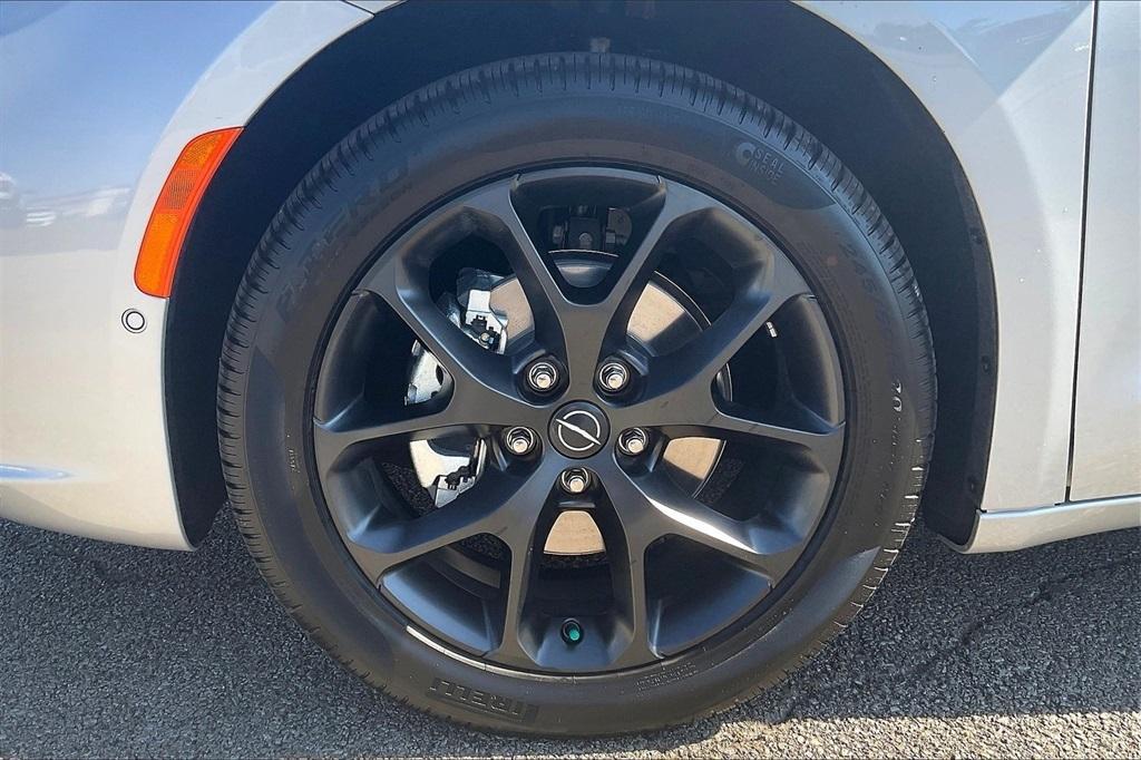 new 2026 Chrysler Pacifica car, priced at $43,674