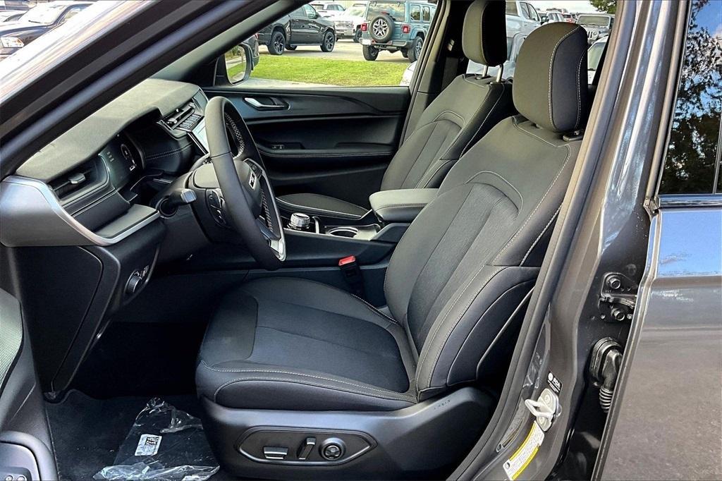 new 2025 Jeep Grand Cherokee car, priced at $36,134