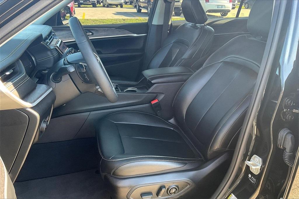 used 2024 Jeep Grand Cherokee L car, priced at $39,211