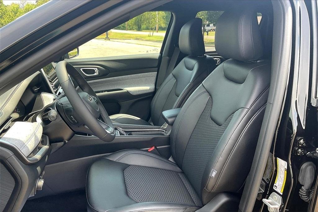 new 2025 Jeep Compass car, priced at $27,990