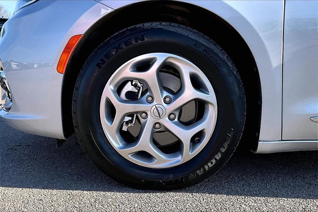 used 2023 Chrysler Pacifica car, priced at $29,411