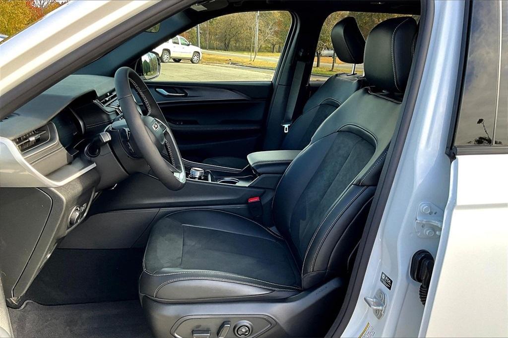 new 2025 Jeep Grand Cherokee car, priced at $37,764