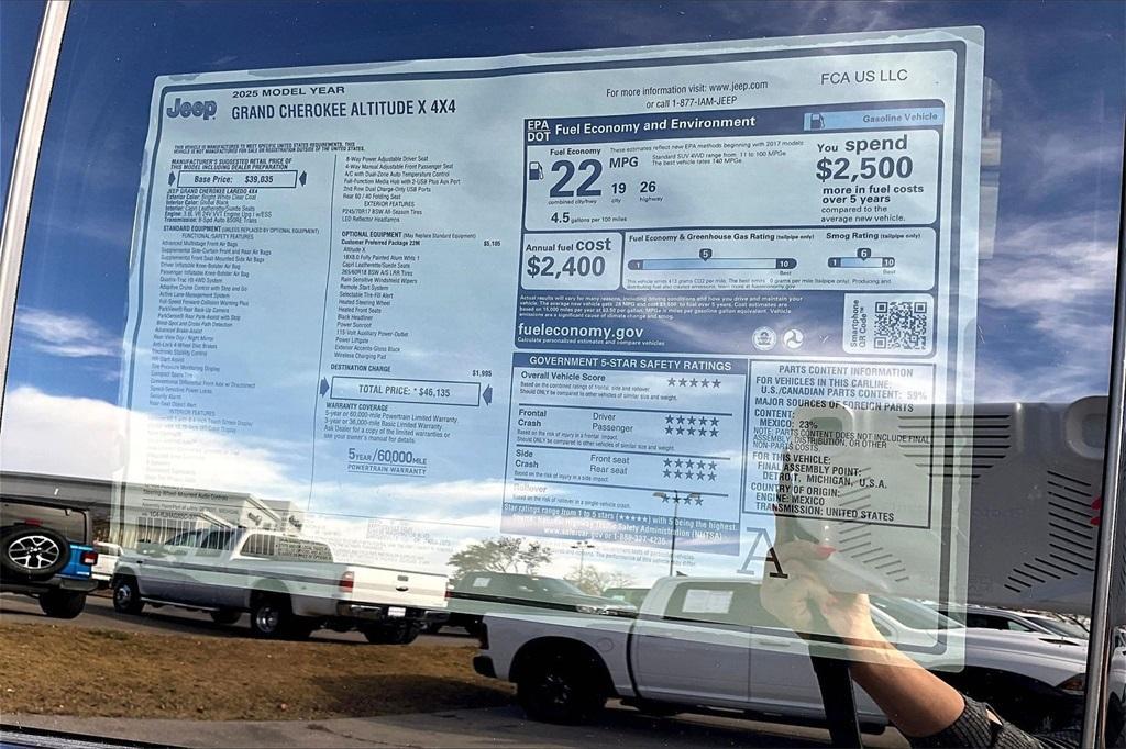 new 2025 Jeep Grand Cherokee car, priced at $37,764